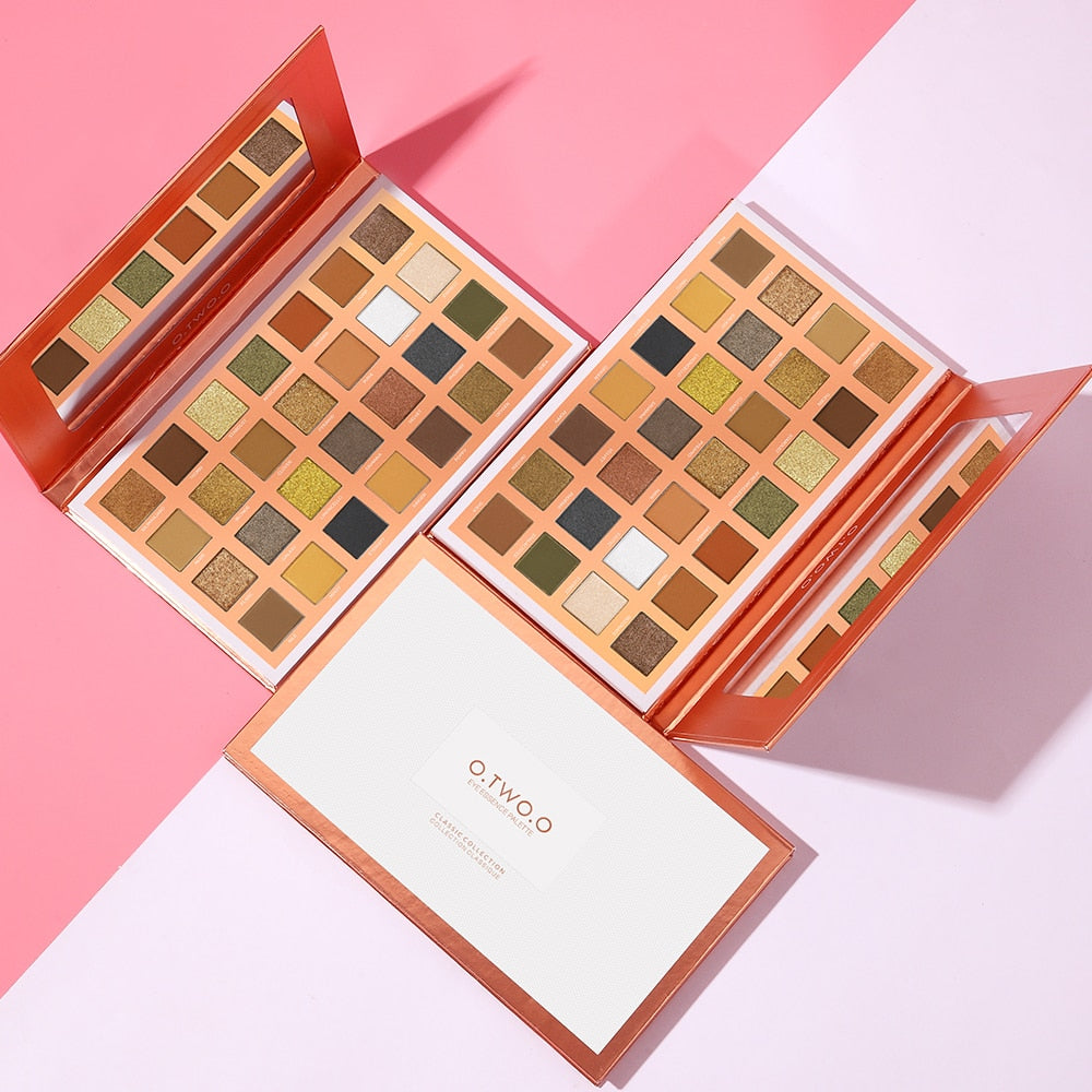 O.TWO.O EYE ESSENCE PALETTE (28 COLORS EYESHADOW)