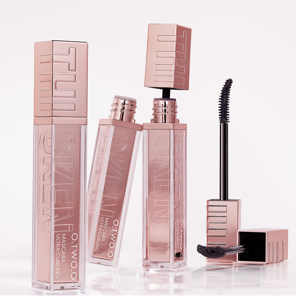 O.TWO.O HAUTE ULTRA THICK AND CURLING MASCARA